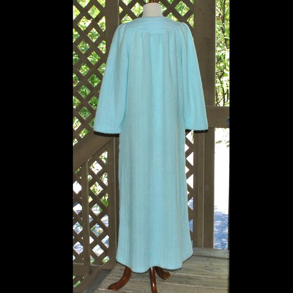 Vintage Lara Dee Fuzzy Robe Size Small Retro Plush Full Length House Coat - Picture 2 of 11
